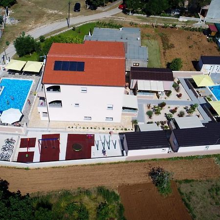 פריבלאקה Apartments Julijana 2 מראה חיצוני תמונה